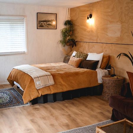 Kaitake Kabana - Unique, Off-Grid, Studio Retreat Oakura Dış mekan fotoğraf