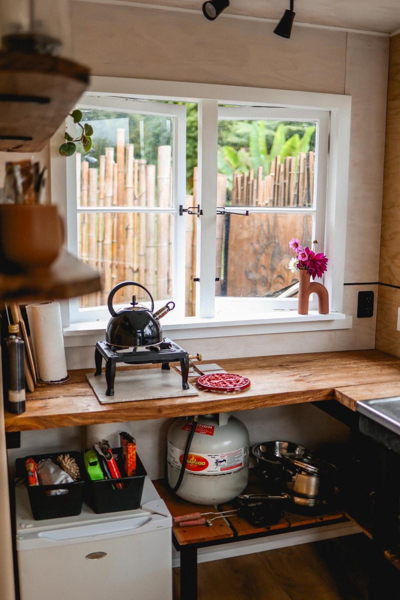 Kaitake Kabana - Unique, Off-Grid, Studio Retreat Oakura Dış mekan fotoğraf