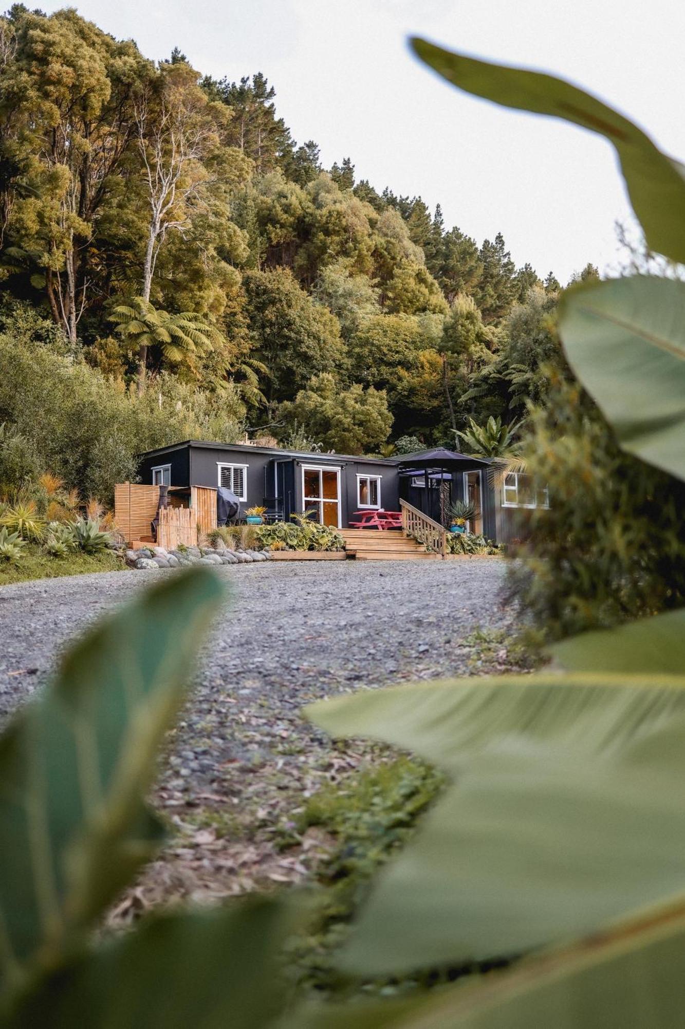 Kaitake Kabana - Unique, Off-Grid, Studio Retreat Oakura Dış mekan fotoğraf