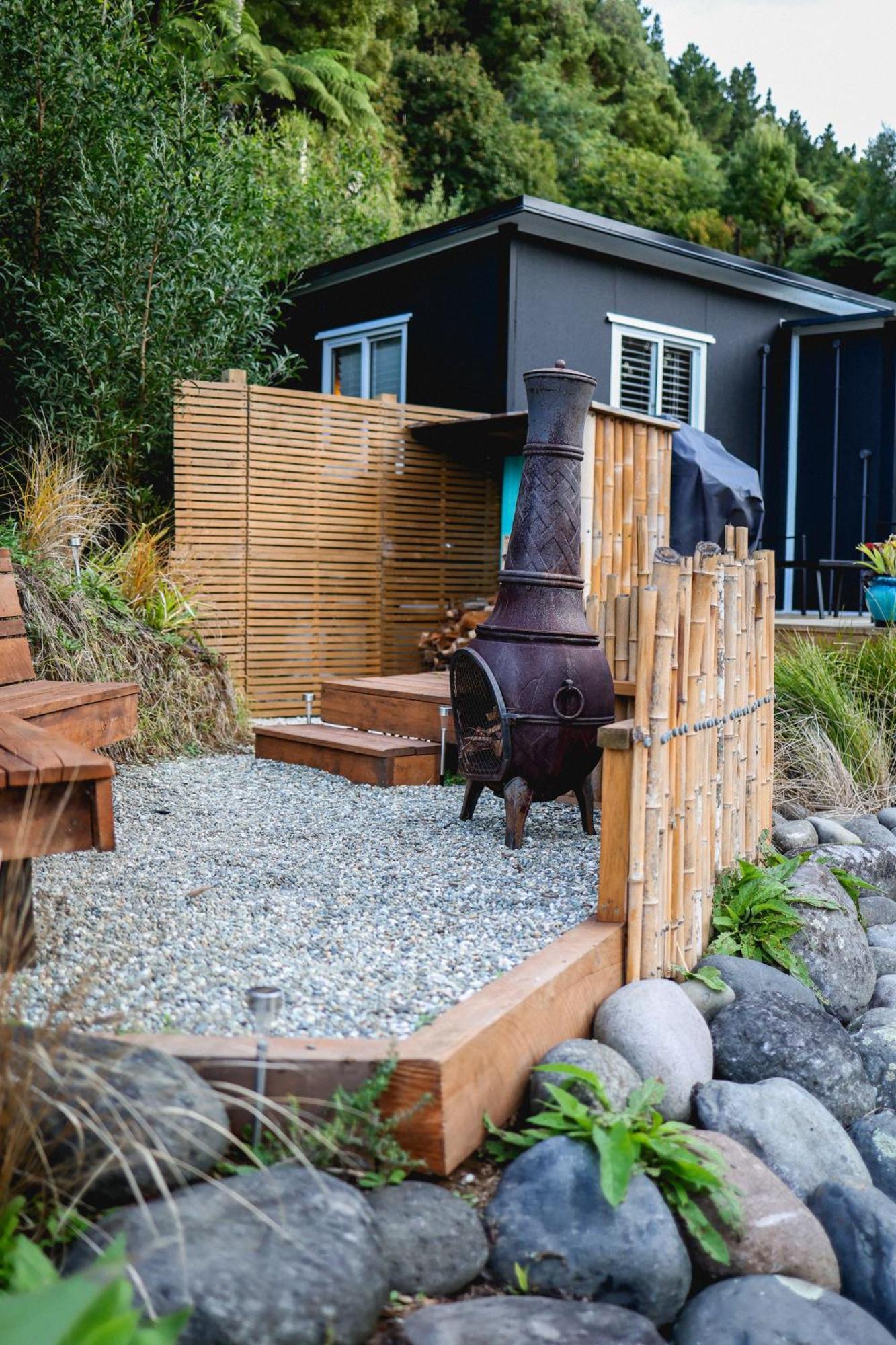Kaitake Kabana - Unique, Off-Grid, Studio Retreat Oakura Dış mekan fotoğraf